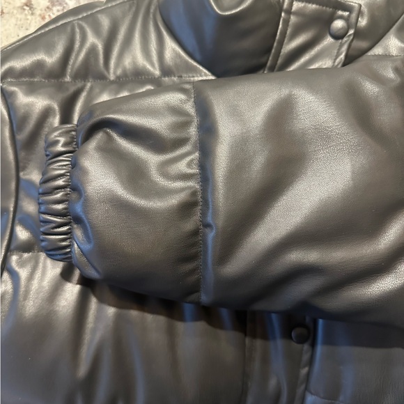 ASOS faux leather cropped puffer jacket women’s small like new - Picture 6 of 9